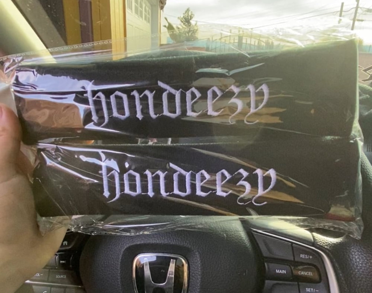 Hondeezy Embroidered Seat Belt Cushions