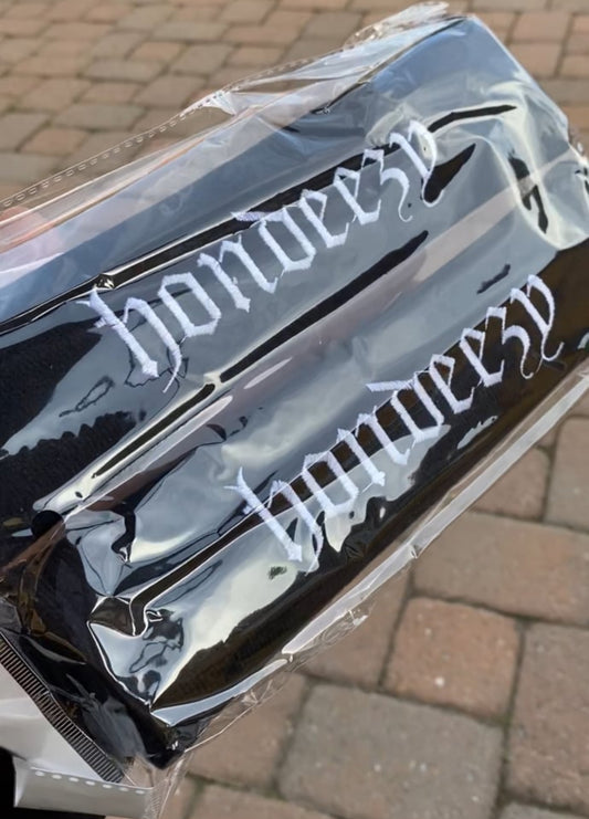 Hondeezy  Embroidered Seat Belt Cushions